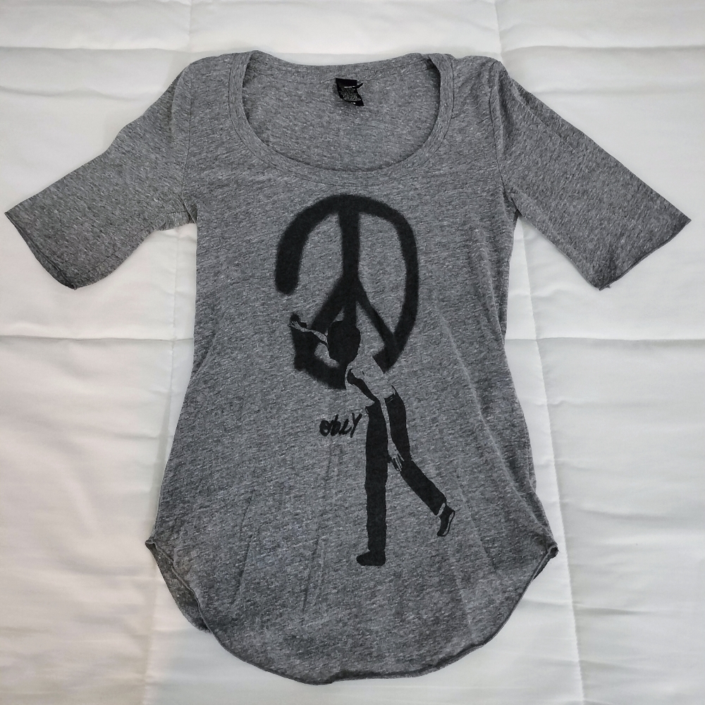 Obey Top
